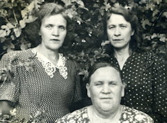 Александра Александровна Мартемьянова и ее сестры - Нина и Мария