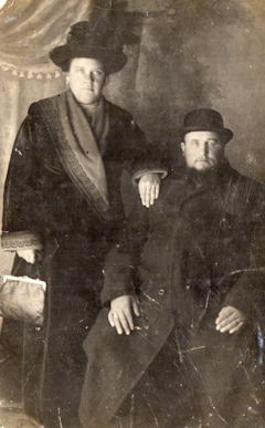Александр Ильич Ерыкалов и Александра Тимофеевна, его жена