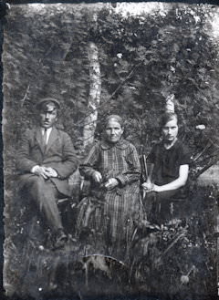 Мартемьяновы, Хуторок 1927, Георгий Михайлович, его мать и сестра
