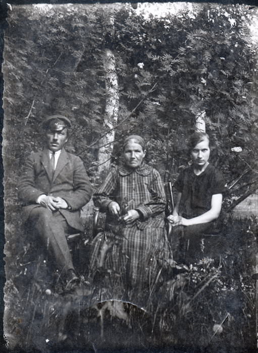 Фото: Мартемьяновы, Хуторок 1927. Георгий Михайлович, его мать и сестра Анна Михайловна Мартемьянова