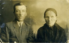 Георгий Михайлович Мартемьянов и его мать Елена Алексеевна Мартемьянова (Кондукова)